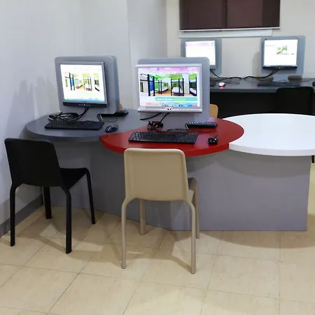 Sun & Moon Hostel Barcelona