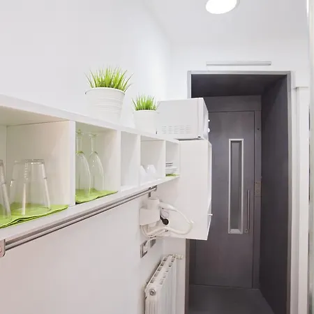 Triple With Private Bathroom In Gothic Maison d'hôtes 2*