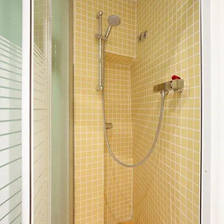 Triple With Private Bathroom In Gothic Barcelone