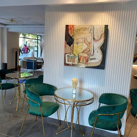Oasis Hotel 2*