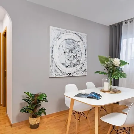 De Gracia 2 Bedroom Cozy *