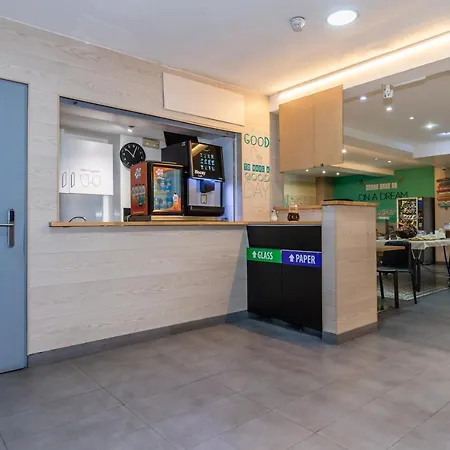 Sun & Moon Hostel Barcelona