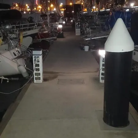 Botel Barco El Viento *