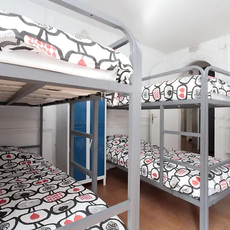 Diagonal House Hostel *