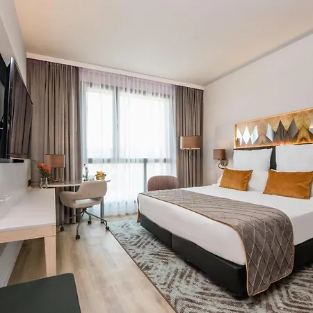 Leonardo Royal Fira Hotel