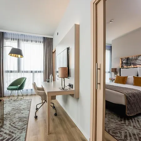 Leonardo Royal Fira Hotel 4*