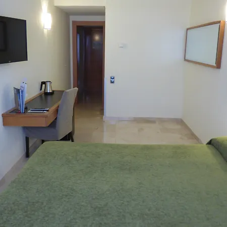 Moxy 4*