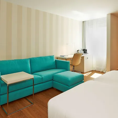 Отель Nh Sants 4*