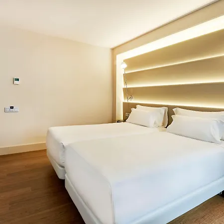 Отель Nh Sants 4*