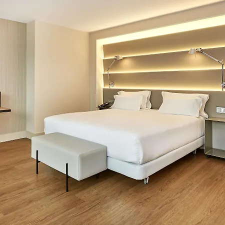 Отель Nh Sants 4*