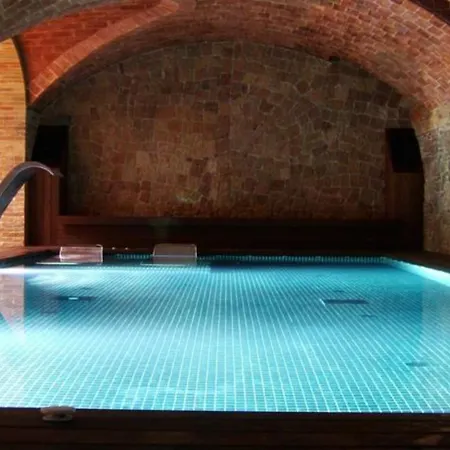 1898 Otel 4*