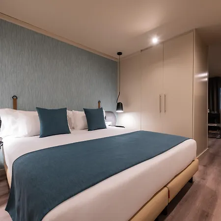 ホテル Atenea Rekord 4*