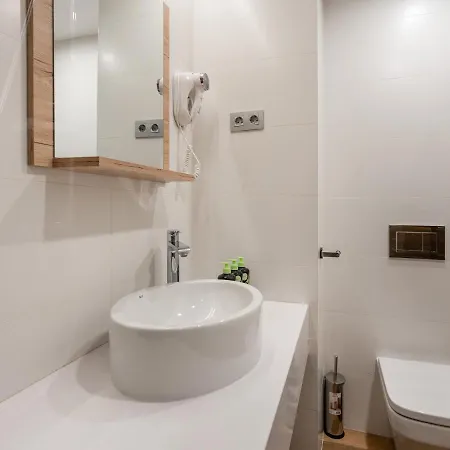 Limehome Carrer De Fontcoberta - Digital Access Hotel Barcellona