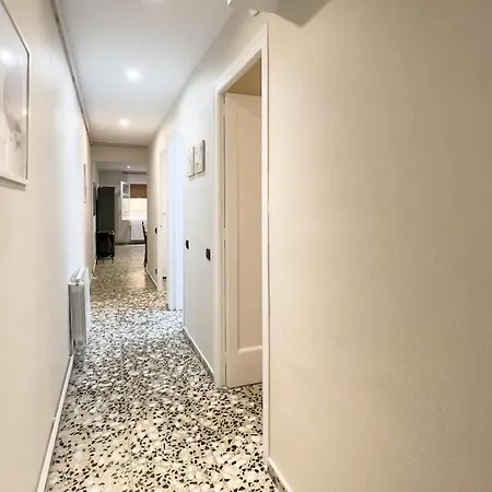 Bebarceloner Eixample - 3 Bedrooms Apartamento