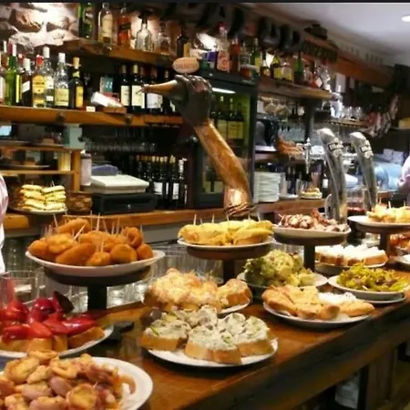 8 Min Walk To The & 10 Min Walk To Convention Centre ! Barcelona