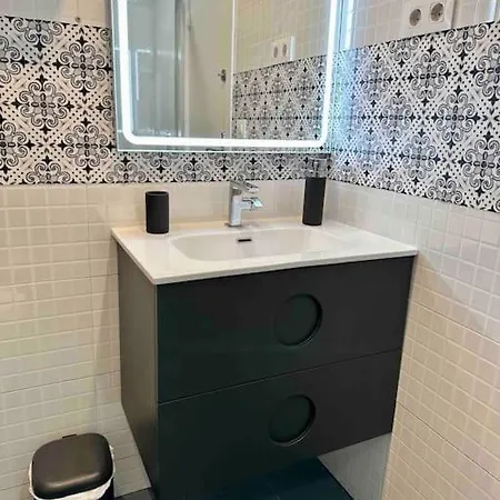 8 Min Walk To The & 10 Min Walk To Convention Centre ! * Barcelona