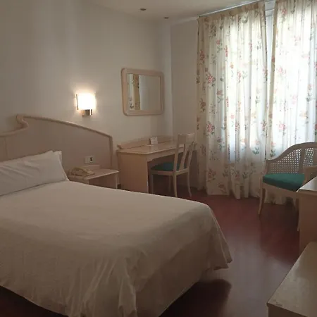 Lleó Hotel