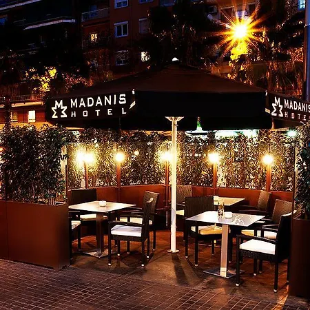 マダニス 4*