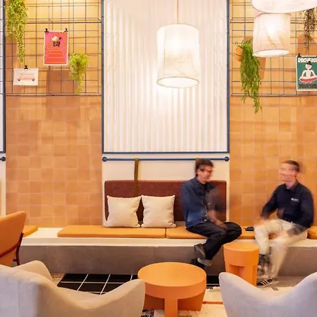 Latroupe Poblenou Auberge de jeunesse