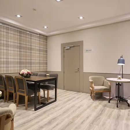 Hotel Catalonia Castellnou