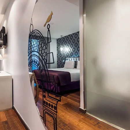 Ikonik Ramblas Hotel 4*