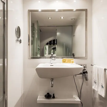 Hotel Ikonik Ramblas 4*
