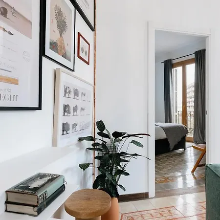 Llanos - Two Bedroom In Heart Of The Apartment Barcelona