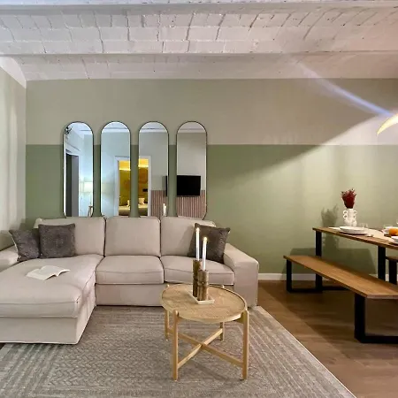 Plaza Catalunya Recently Renovated 5bd-4bth Appartement Barcelone