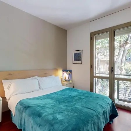Daire Modern And Bright Three-bedroom In Eixample