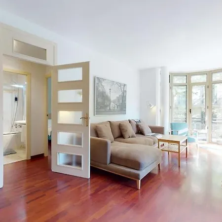 Modern And Bright Three-bedroom In Eixample * Barselona