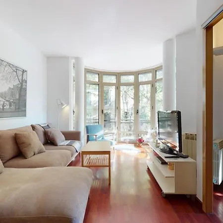 Daire Modern And Bright Three-bedroom In Eixample *