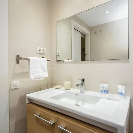 Bright And Modern 4bedroom With Terrace In Ramblas P2 Lägenhet Barcelona