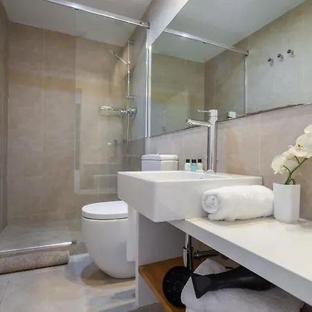 Daire 3-bedroom Penthouse With Terrace In Eixample Barselona
