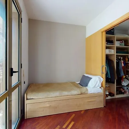 Modern And Bright Three-bedroom In Eixample Barselona