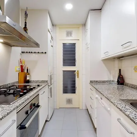 Daire Modern And Bright Three-bedroom In Eixample *