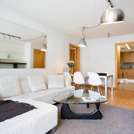 My Space Emirates - Spacious Near The Center Appartamento Barcellona
