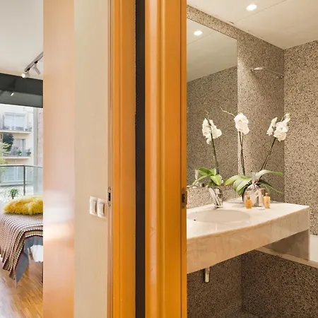 My Space Emirates - Spacious Near The Center Appartamento Barcellona