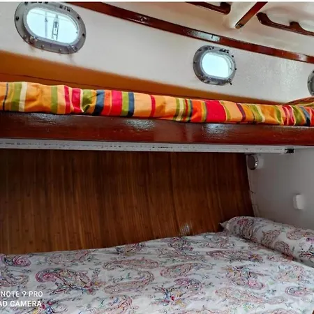 Vintage And Cozy Sailing Boat In Βαρκελώνη