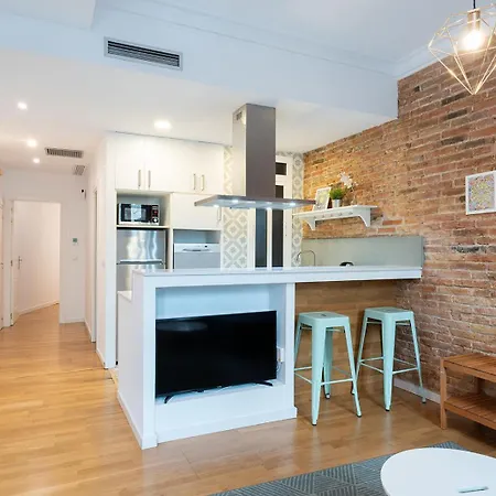 Lägenhet Bright And Cozy Flat In The Heart Of The *