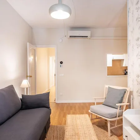 Comfortable 3 Bed Next To The Sagrada Familia Lägenhet *