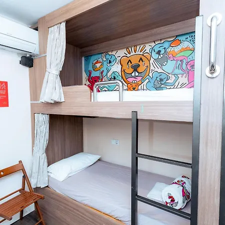 & Sagrada Familia Albergue