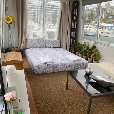 Hotel en barco Floating White House *