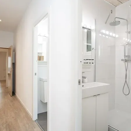 Paseo De Gracia Modern 4bd With Terrace Lägenhet Barcelona