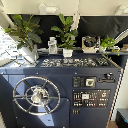 Barco Amplio Con 2 Camarotes / Comfy Boat With 2 Bedrooms - Båthotell