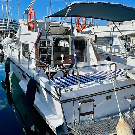 Barco Amplio Con 2 Camarotes / Comfy Boat With 2 Bedrooms - Båthotell Barcelona