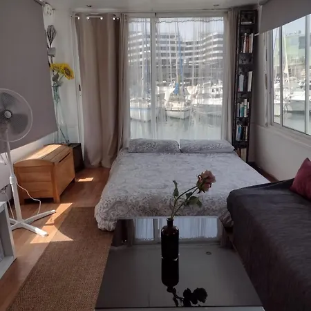 Hotel en barco Floating White House