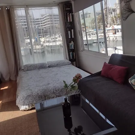 Hotel en barco Floating White House *