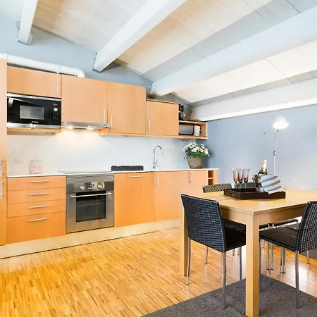 My Space Emirates - Spacious Near The Center Appartamento Barcellona