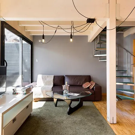 My Space Emirates - Spacious Near The Center Appartamento Barcellona