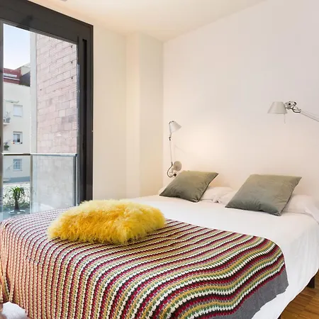My Space Emirates - Spacious Near The Center Appartamento Barcellona
